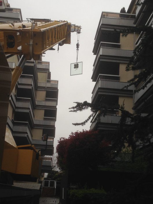 menuisiers-girondins-chantier-baie-coulissante-60m-de-hauteur-bouscat Les Menuisiers Girondins étaient au Bouscat pour un chantier en dépose et pose totale pour une baie coulissante au 5ème étage, à 60m du sol.