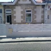Les Menuisiers Girondins : Avant-après d’une pose de clôture en rénovation après passage du maçon sur la commune de Mérignac - 2